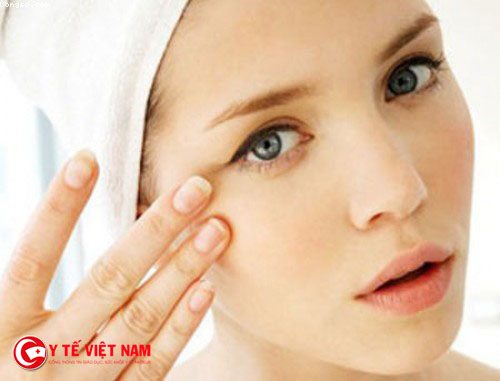 Massage giúp bạn giảm thâm quầng mắt hiệu quả