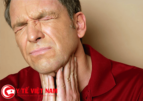Đau họng là dấu hiệu nhiễm HIV ở nam giới