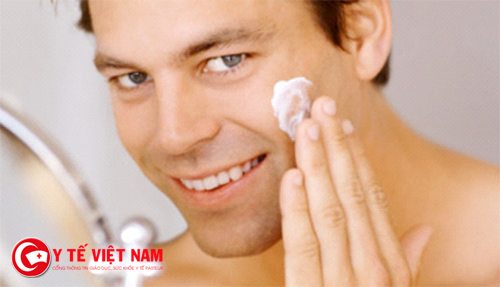 Kem dưỡng ẩm là một trong những phương pháp căng da mặt hiệu quả