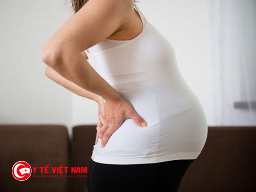 Những cơn đau buốt lưng xuất hiện khi mẹ bầu mang thai 6 tháng