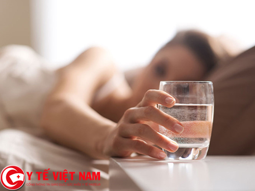 Đừng quên cho bệnh nhân uống đủ nước Đừng quên cho bệnh nhân uống đủ nước