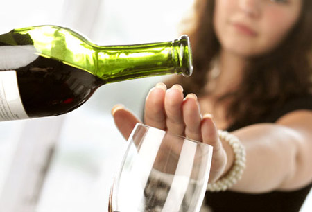 Không uống rượu cách phòng ngừa bệnh gan nhiễm mỡ hiệu quả