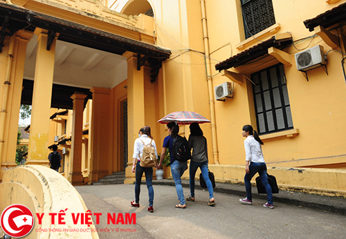 Lối vào hội trường được thiết kế rộng rãi, thoải mái. Lối vào hội trường được thiết kế rộng rãi, thoải mái.