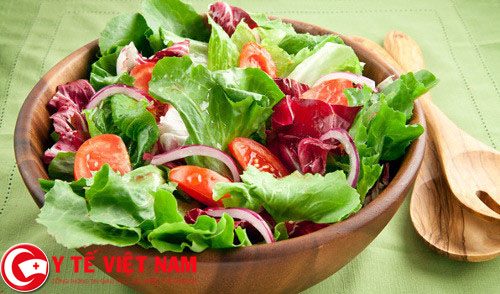 Nên ăn nhiều salad và rau sống trong bữa ăn hàng ngày