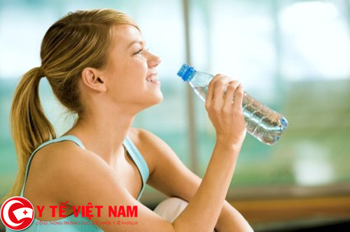 Uống nhiều nước cách phòng ngừa bệnh sốt xuất huyết