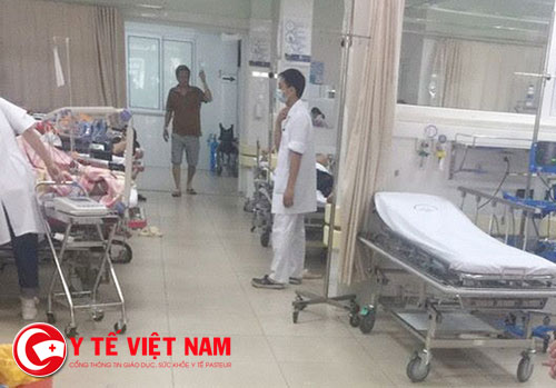 Hiện trường vụ côn đồ truy sát bệnh nhân tại bệnh viện Đại học Y Hà Nội