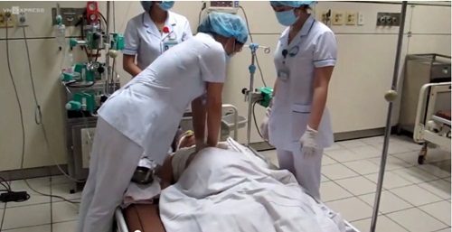 Cấp cứu cho bệnh nhân sốc phản vệ ở Bệnh viện Đa khoa tỉnh Hòa Bình