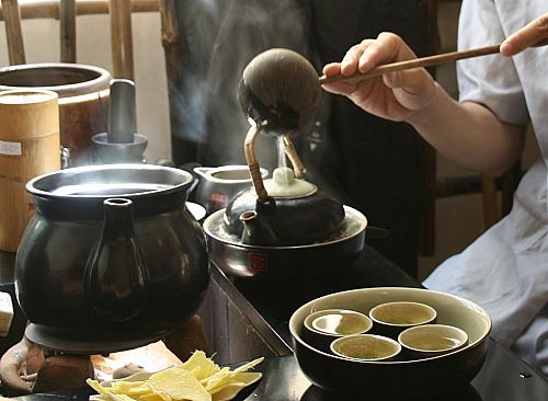 Uống trà xanh là nét văn hóa đặc trưng của người Nhật