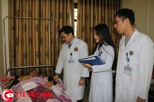 Bác sĩ bệnh viện đa khoa Hà Tĩnh hiến máu cứu bệnh nhân