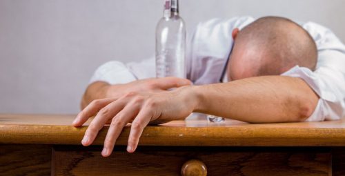 Rượu tàn phá cơ thể con người ra sao?