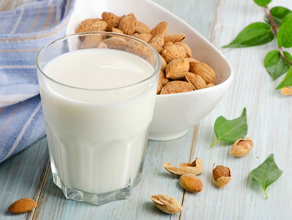 Sữa hạt là thức uống được chế biến từ các loại hạt ngũ cốc 