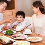 Tập trung ăn vào bữa tối không tốt cho sự phát triển của trẻ