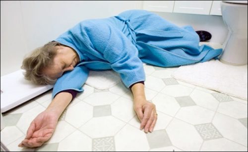Chảy dãi khi ngủ là dấu hiệu của bệnh đột quỵ ở người già
