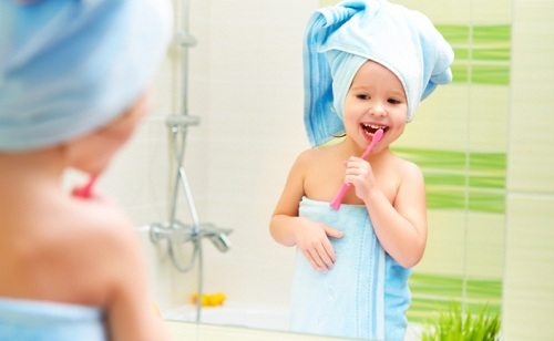 Làm thế nào để bé có thói quen thích đánh răng?