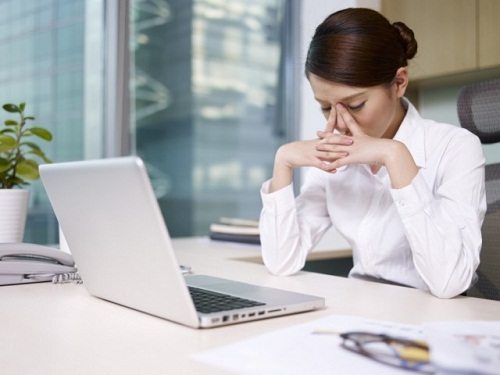 Người bị stress, làm việc quá sức có nguy mắc huyết áp thấp cao