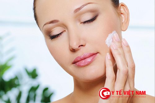 Sử dụng kem dưỡng da để làn da mịn màng hơn