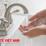 Rửa tay phòng bệnh đau mắt đỏ