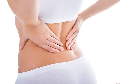 Khi cúi bạn thường xuyên bị đau lưng là biểu hiện của thoát vị đĩa đệm