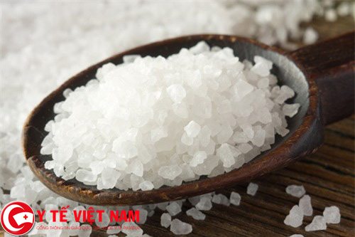 Trị mùi hôi trên áo bằng muối biển xay tri-mui-hoi-tren-ao-bang-muoi-bien-xay