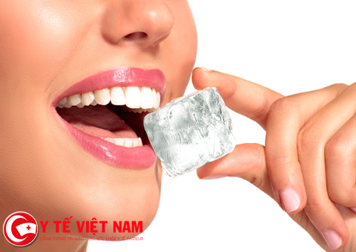 Đồ lạnh cũng là một trong nguyên nhân gây sâu răng, ê buốt chân răng.