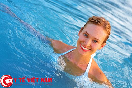 Tập bơi là cách phòng bệnh động mạch vành hiệu quả