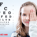 Viễn thị là tật khúc xạ ở trẻ gây ra nhược thị và khiến trẻ bị lác mắt