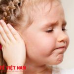 Những người bị thủng màng nhĩ thường có cảm giác đau nhói ở sâu trong tai
