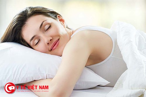 Ngủ đủ giấc giúp bạn trẻ hóa làn da