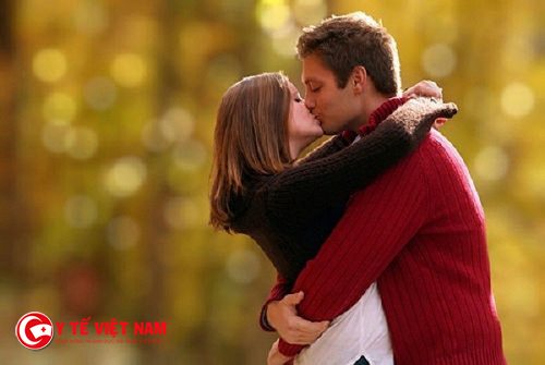 Nụ hôn có tác dụng giảm đau gấp đôi so với thuốc giảm đau