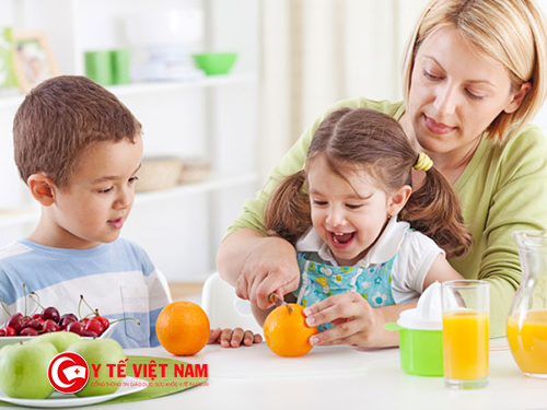 Chế độ ăn cho trẻ béo phì 8 tuổi với ranh xanh và trái cây