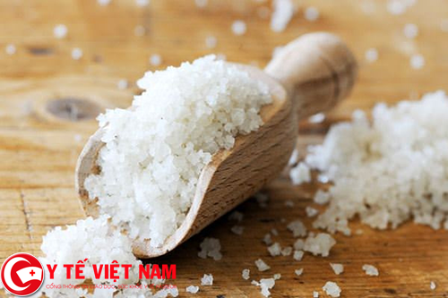 Hạn chế lượng muối có trong bữa ăn nhằm hạn chế những triệu chứng của bệnh