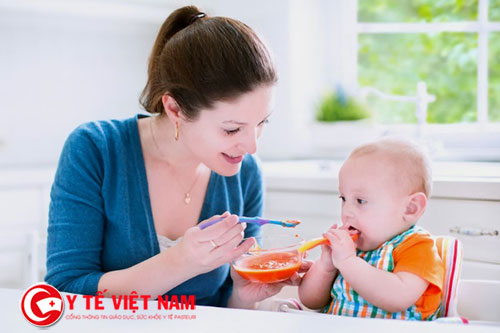 Với trẻ biếng ăn mẹ nên có cách riêng để đối phó