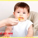 Trẻ 1 tuổi biếng ăn do những nguyên nhân khách quan và chủ quan