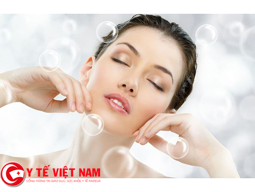 Da khô là loại da dễ gây lão hóa và nếp nhăn trên trán và đuôi mắt