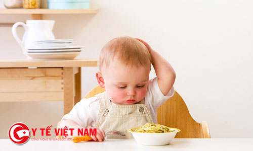 Trẻ biếng ăn nên có biện pháp khắc phục sớm