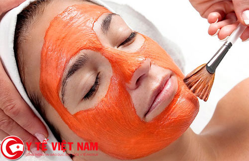 Đắp mặt nạ và tẩy da chết đều đặn giúp làn da sáng khỏe và hạn chế mụn