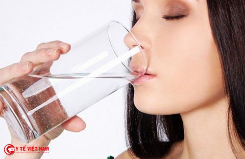 Không uống đủ nước là nguyên nhân khó giảm cân