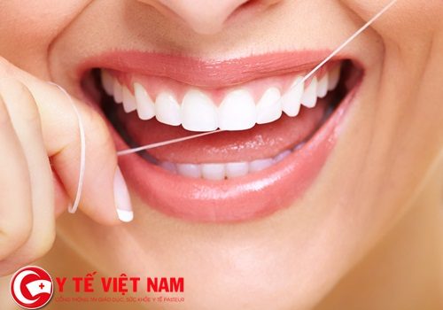 Chuyên gia giải thích lý do có nên dùng chỉ nha khoa hay không?