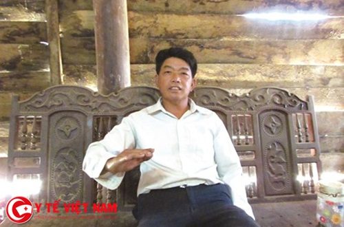 Ông Lầu Văn Xì, Bí thư Chi bộ thôn 9, xã Cư Knia, huyện Cư Jút, tỉnh Đắk Nông tự hào về thành quả bản làng văn hóa của thôn mình.
