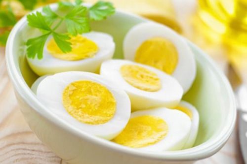 Ăn trứng khi sốt có thể làm nhiệt độ cơ thể tăng cao hơn.