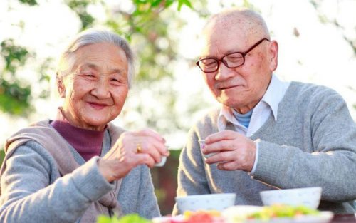Có lối sống lạc quan giúp người cao tuổi sống thọ hơn