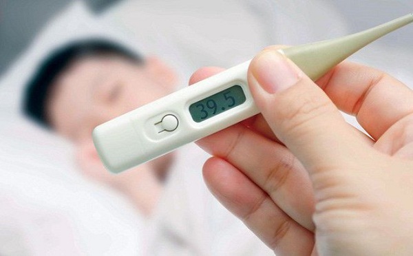 Dấu hiệu trẻ bị sốt virus và cách chăm sóc trẻ tại nhà