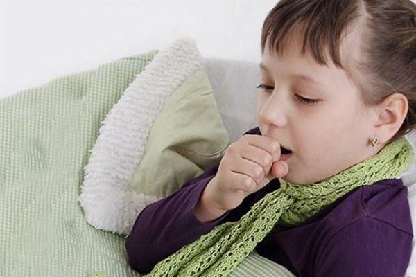 Thầy thuốc tư vấn bài thuốc dân gian chữa trị ho cho trẻ nhỏ