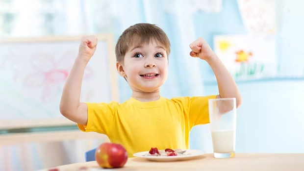 Tăng sức mạnh hệ miễn dịch của trẻ bằng việc cho bé ăn nhiều trái cây và rau xanh