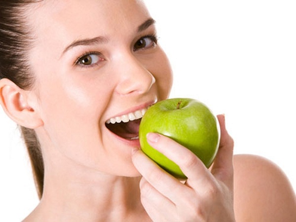 Bác sĩ gợi ý 6 thực phẩm giúp răng trắng sáng tự nhiên