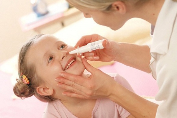 Hướng dẫn phụ huynh cách vệ sinh mũi cho trẻ nhỏ